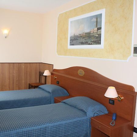 Hotel Belfiore Salzano ภายนอก รูปภาพ