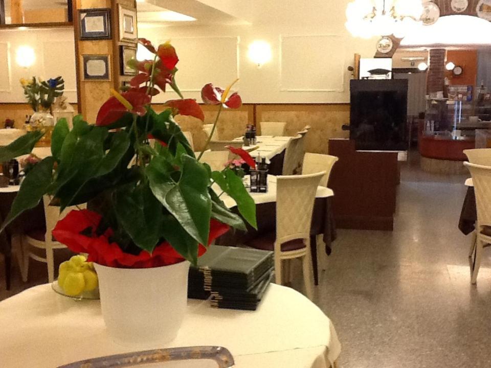 Hotel Belfiore Salzano ภายนอก รูปภาพ